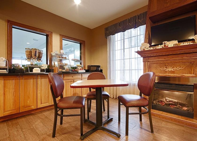 Illinois Pontiac Breakfast Area