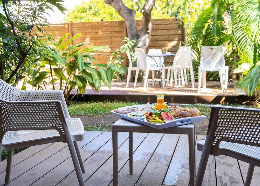  Saint-Paul Exterior Detail