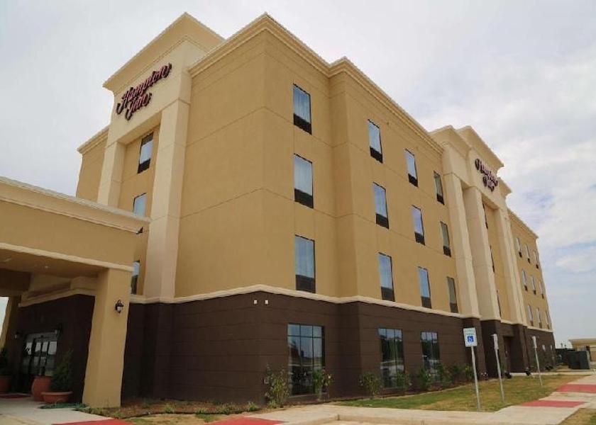 Texas Pearsall Hotel Exterior