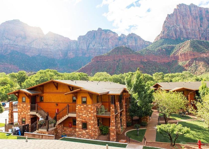 Utah Springdale Courtyard