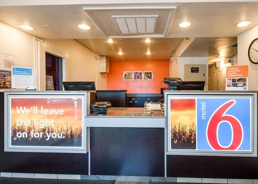 Kansas Lenexa Lobby