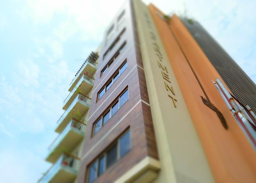  Accra Exterior Detail