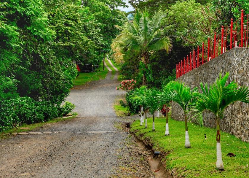 Alajuela Atenas Exterior Detail
