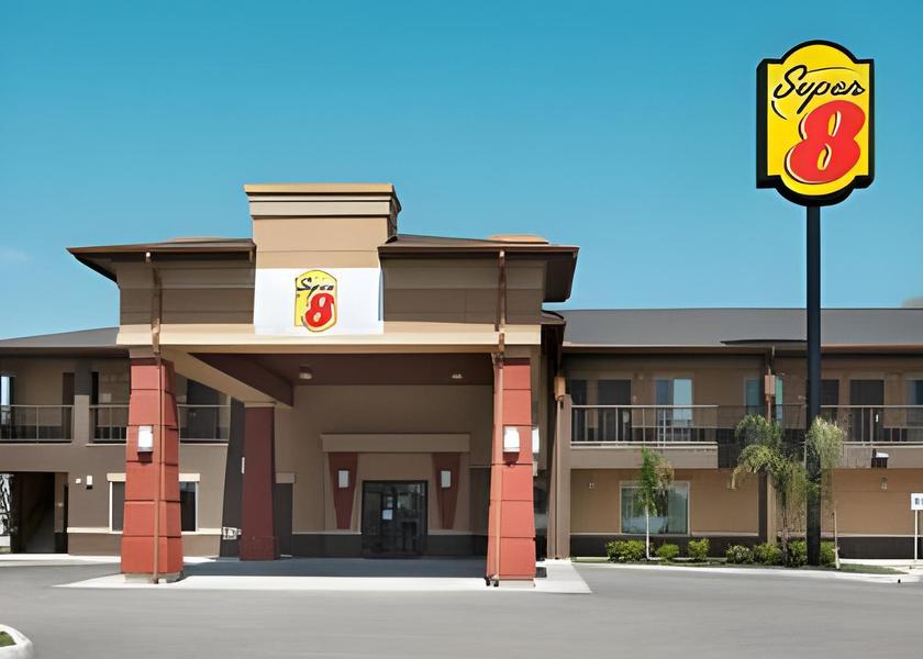 Texas Karnes City Hotel Exterior