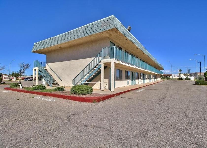 Arizona Douglas Exterior Detail