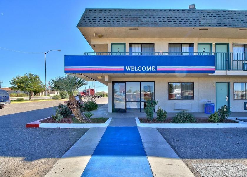Arizona Douglas Exterior Detail