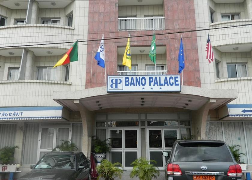 Littoral Douala Front of property