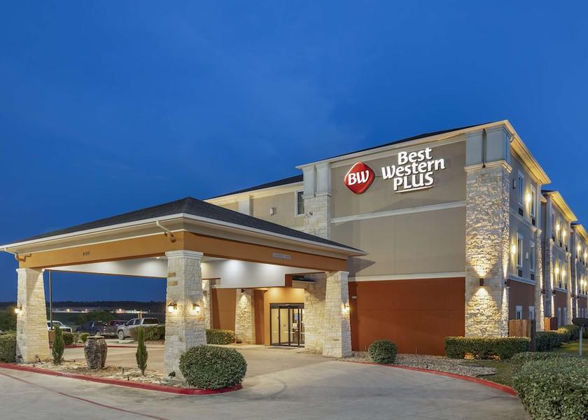 Louisiana Luling Exterior Detail