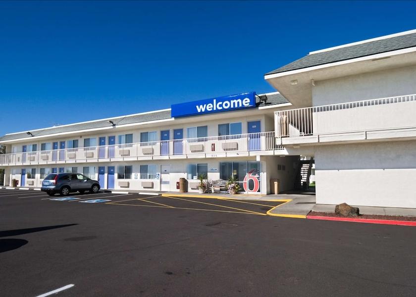 Oregon Pendleton Exterior Detail