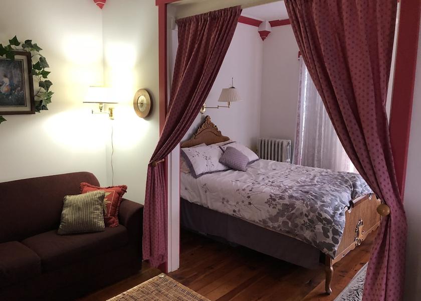 Pennsylvania Centre Hall Room