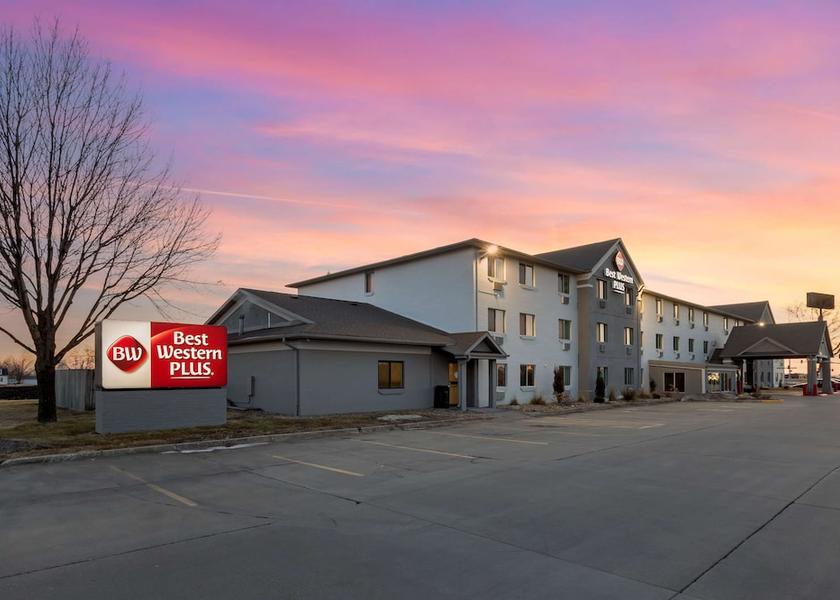 Iowa Altoona Exterior Detail