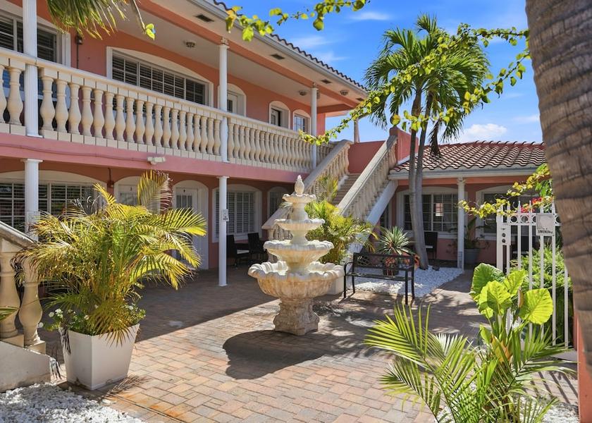 Florida St. Pete Beach Courtyard view
