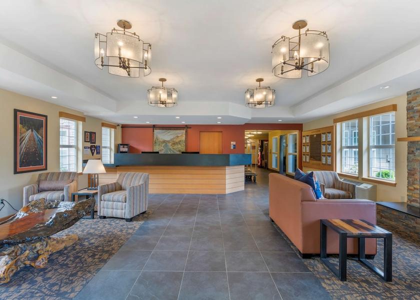 Oregon Cascade Locks Lobby