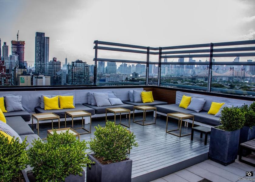 New York Long Island City Outdoor dining