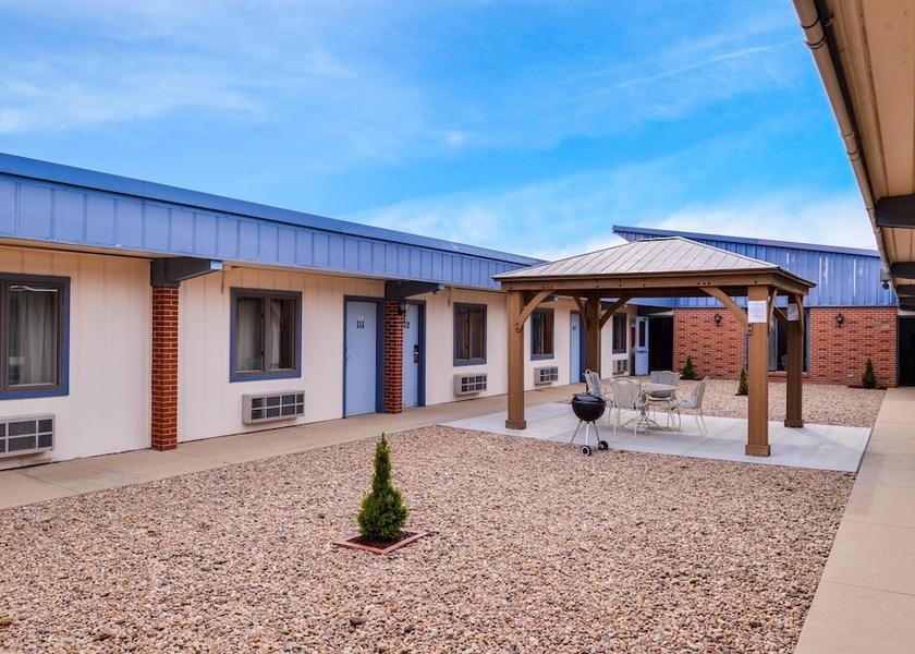 Kansas Ellsworth Courtyard View