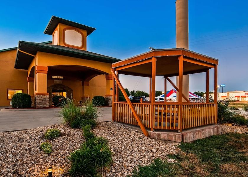 Kansas Junction City Exterior Detail