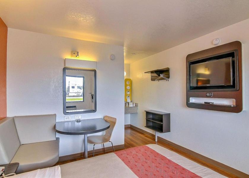 California Buellton Double Room - Disability Access - Roll In Shower