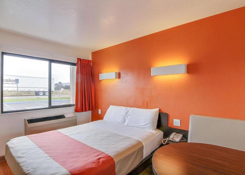 California Buellton Double Room - Disability Access - Roll In Shower