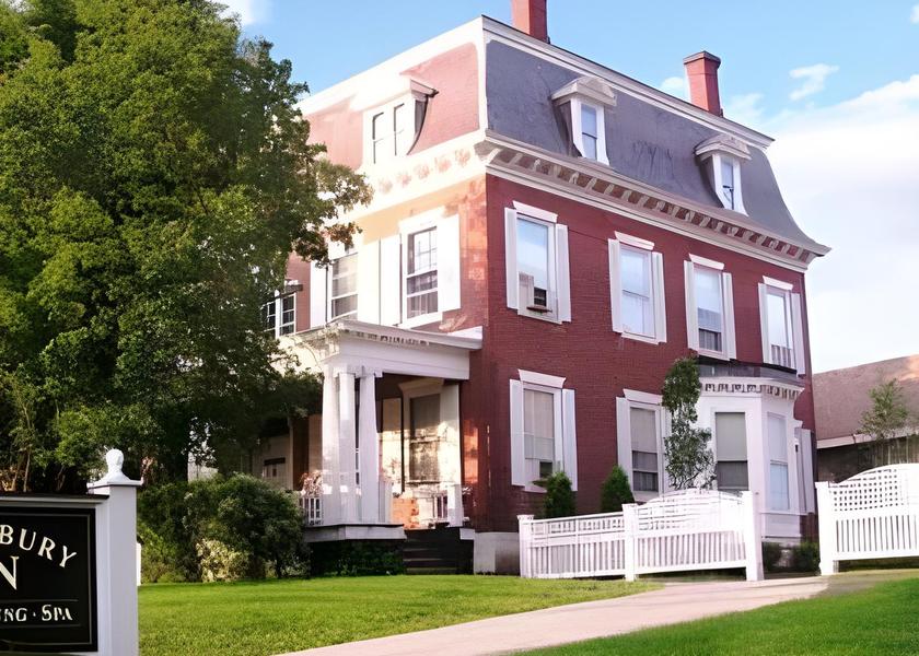 Vermont Middlebury Hotel Exterior