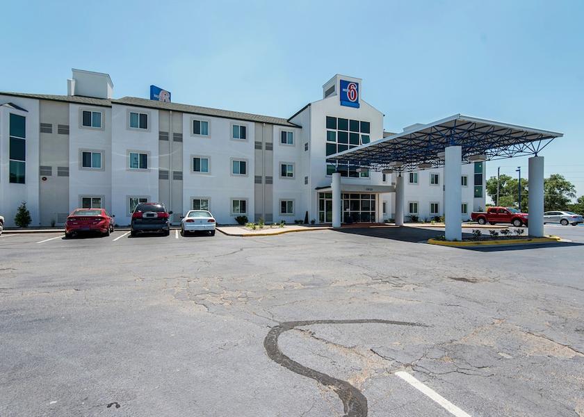 Kansas Junction City Exterior Detail