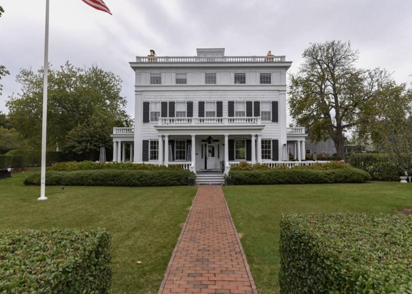 New York Southampton Facade