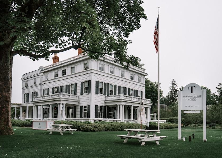 New York Southampton Facade