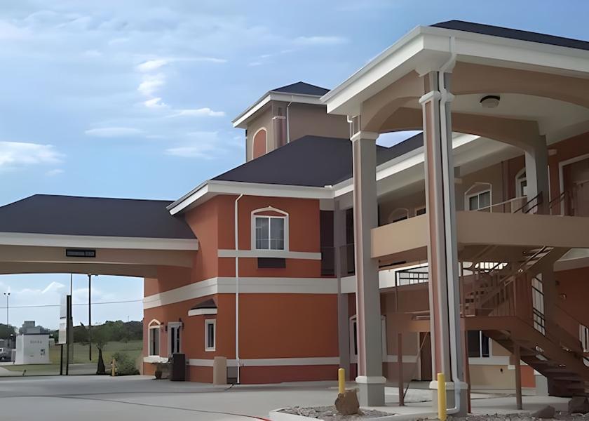 Texas Beeville Exterior Detail