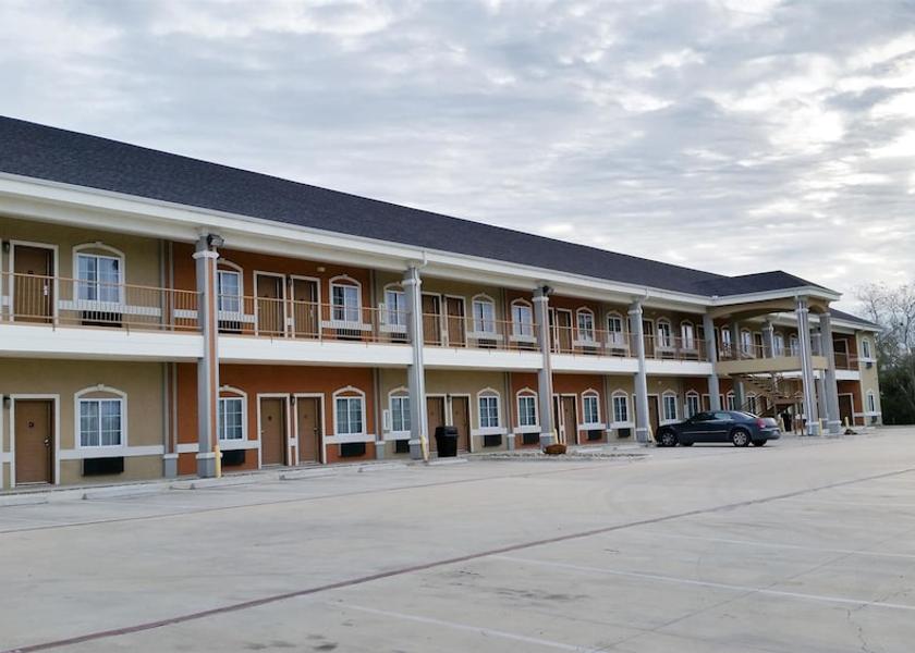 Texas Beeville Facade