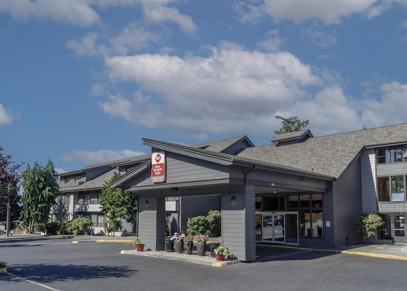 Washington Oak Harbor Exterior Detail