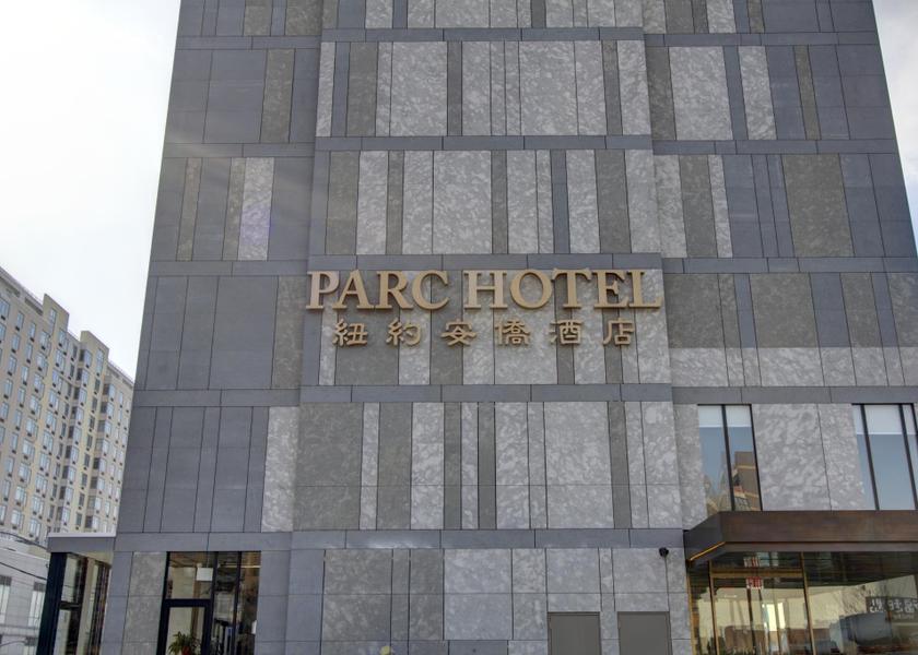 New York Flushing Hotel Exterior
