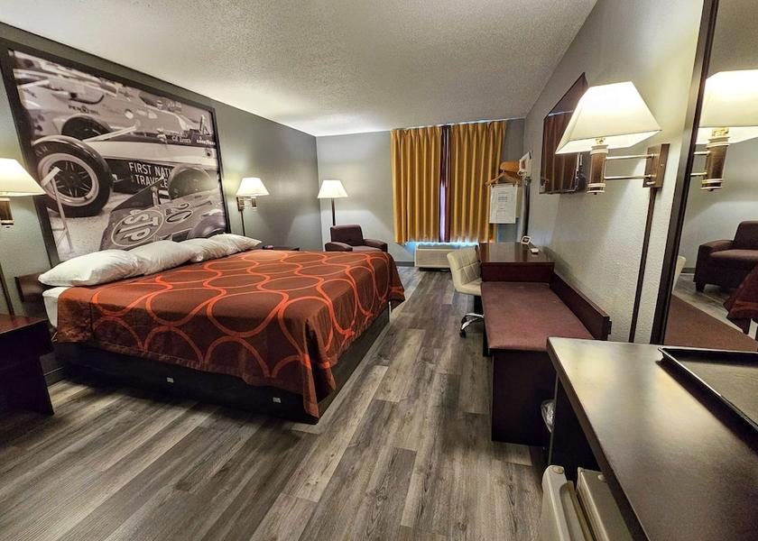 California Cloverdale Room