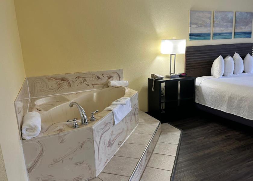 Missouri Branson King Room with Hot Tub