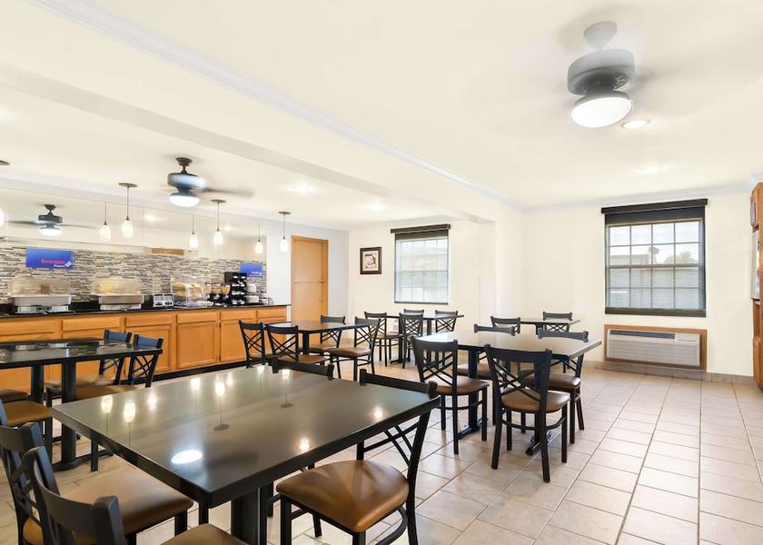 Oklahoma West Siloam Springs Breakfast Area