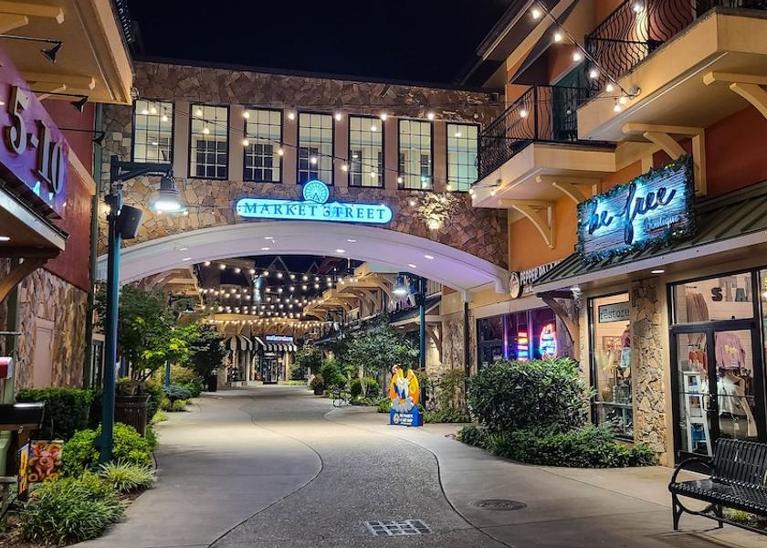 Tennessee Pigeon Forge Courtyard