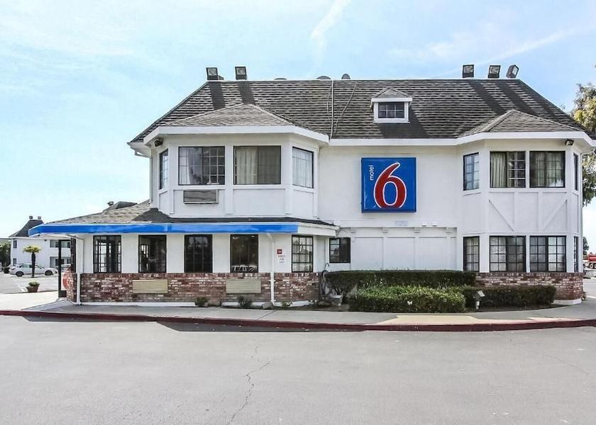 California Fremont Exterior Detail