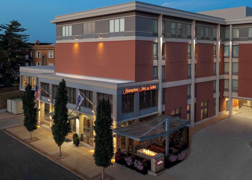 Missouri St. Louis Exterior Detail