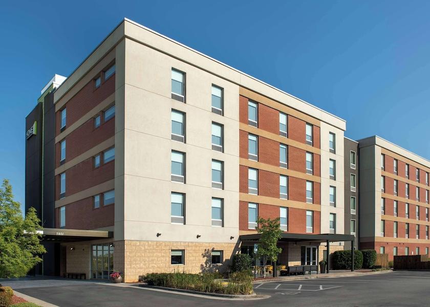 Georgia Greensboro Exterior Detail