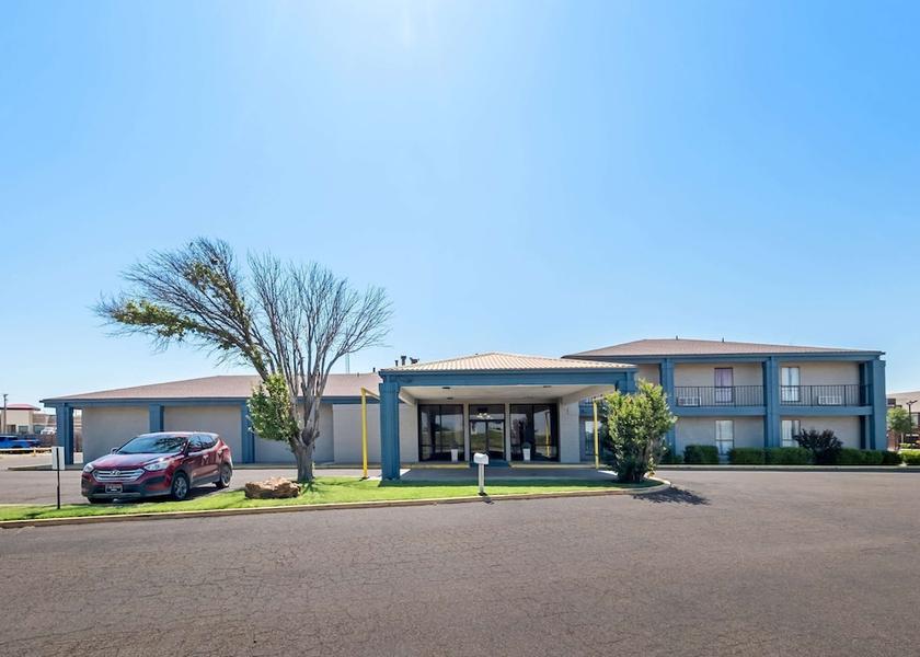 New York Plainview Exterior Detail