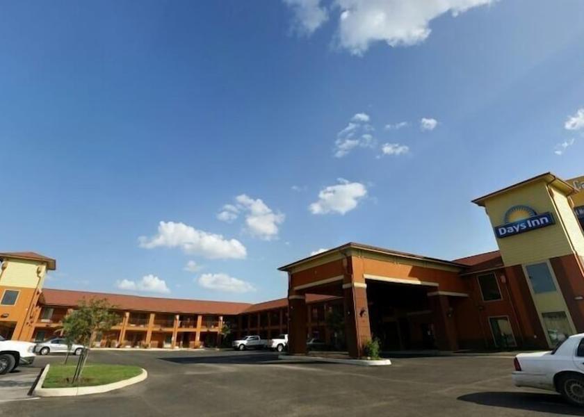 Texas Dilley Exterior Detail