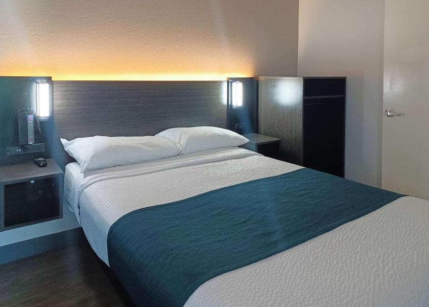 California Fresno Double Room - Disability Access - Roll In Shower