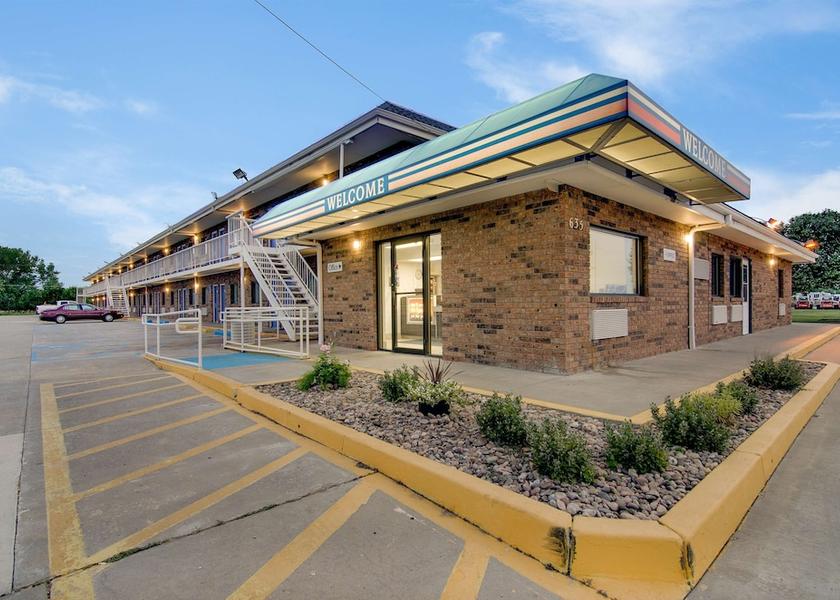 Kansas Salina Entrance