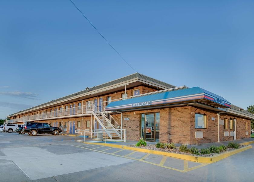 Kansas Salina Property entrance