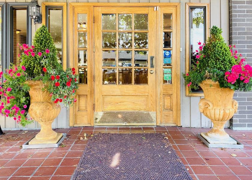 Washington Oak Harbor Lobby