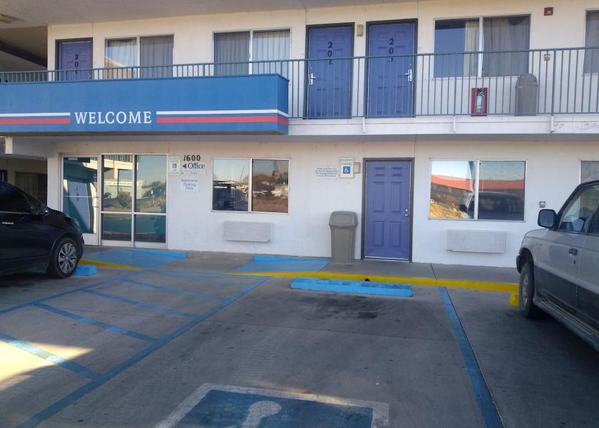 Connecticut Farmington Facade