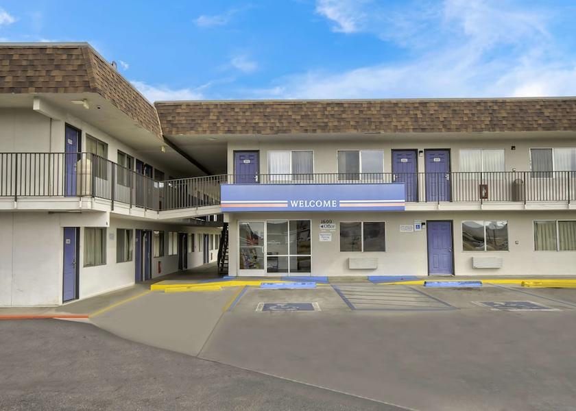 Connecticut Farmington Exterior Detail