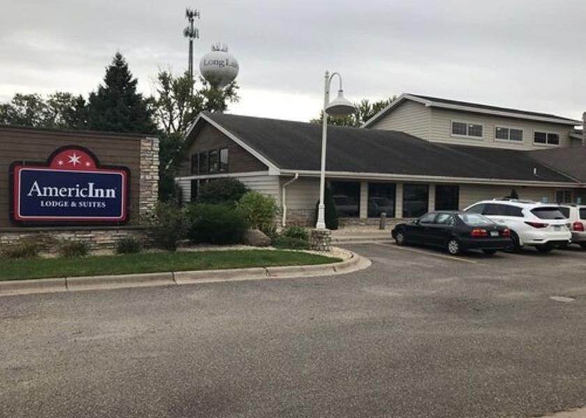 New York Long Lake Facade