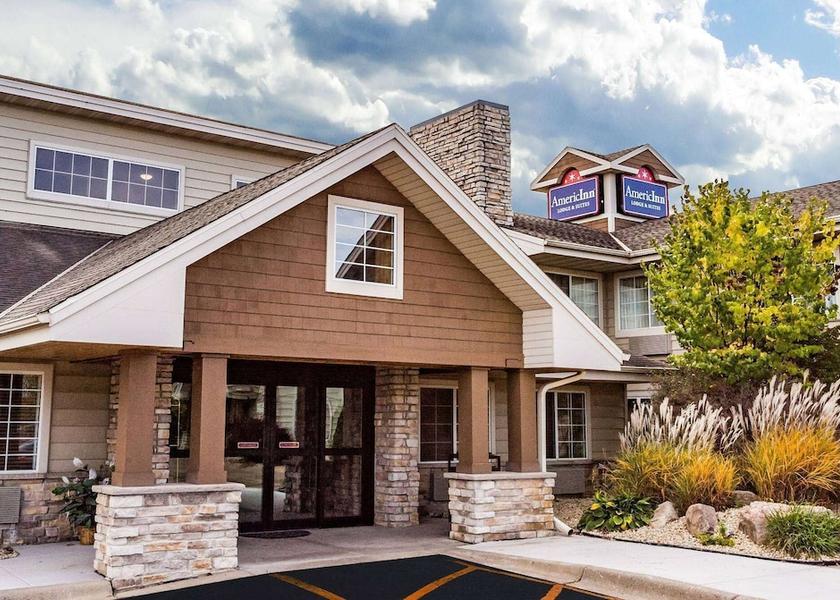 New York Long Lake Exterior Detail