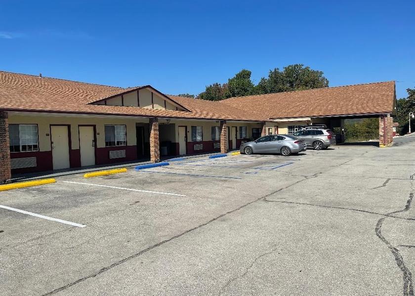 Arkansas Hardy Parking