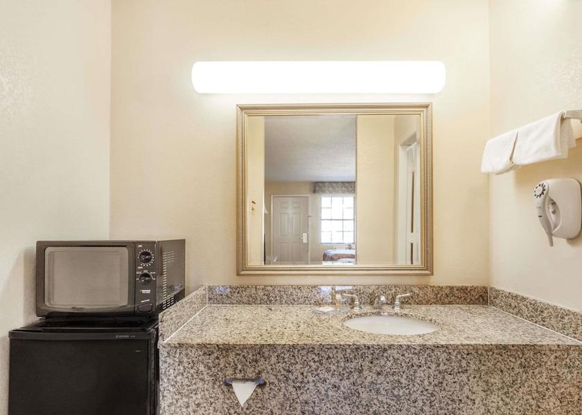 Mississippi Yazoo City Bathroom