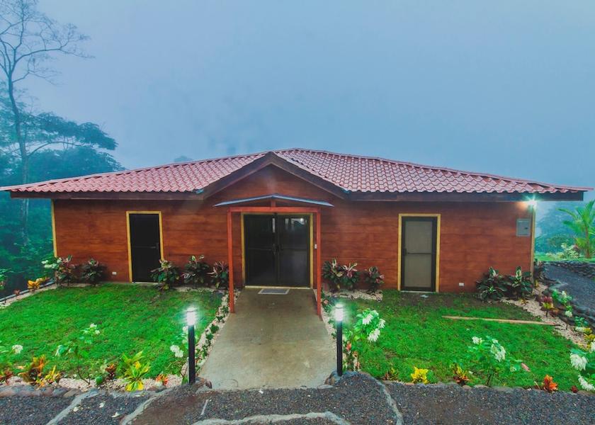 Alajuela La Fortuna Exterior Detail